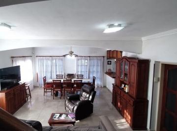 Casa de 6 ambientes, La Plata · Montesanti Propiedades Vende Casa en Excelente Estado en Los Hornos.