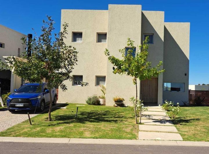 Casa · 140m² · 4 Ambientes