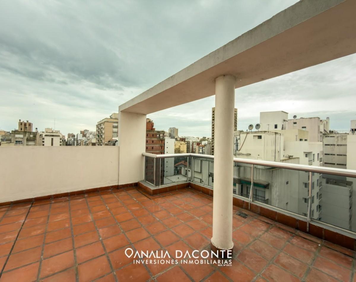 En edificio de Categoria "Thames" Semipiso de categoria a la a la calle con y balcon baulera