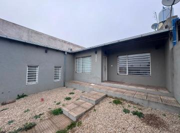 Casa · 100m² · 3 Ambientes · 2 Cocheras · Casa de Dos Dorm. con Patio y Garage, Tandil