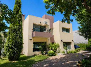 Casa de 4 ambientes, La Plata · Moderna Casa Frente Al Golf - Haras del Sur 1