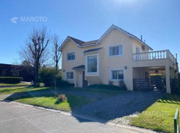 Casa · 200m² · 4 Ambientes · Casa en Venta en Barrio San Lucas - Maroto Propiedades