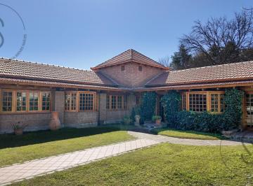 Casa · 355m² · 6 Ambientes · 2 Cocheras · Casa en Arguello