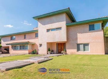 Casa · 710m² · 10 Ambientes · 2 Cocheras · Casa a La Venta en Country San Diego, Moreno