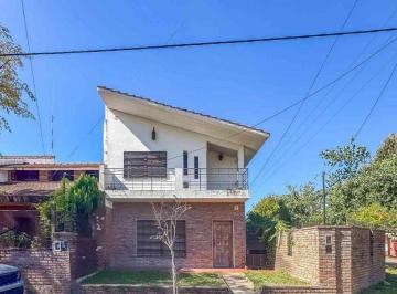 Casa · 170m² · 3 Ambientes · 1 Cochera · Venta Casa en Esquina. Longchamps