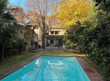Casa · 350m² · 8 Ambientes · 3 Cocheras · Venta Casa 8 Ambientes con Jardín y Pileta en Vicente Lopez