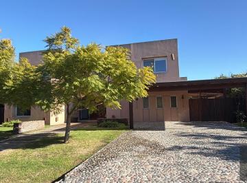 Casa · 350m² · 9 Ambientes · 3 Cocheras · Casa en Talar del Lago II