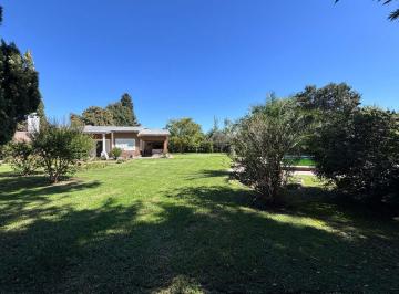 Casa · 80m² · 2 Ambientes · 1 Cochera · Casa Quinta con Pileta en Venta y Gran Parque