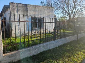 Casa · 102m² · 3 Ambientes · 1 Cochera · Casa de 2 Dorm.
