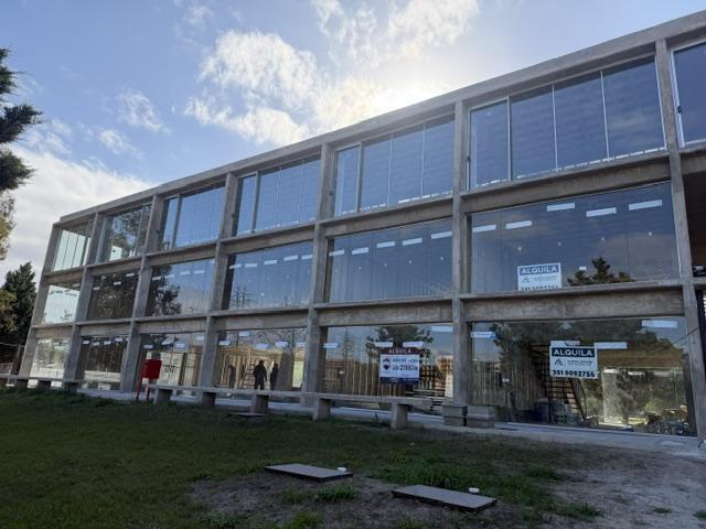 Local comercial · 104m²