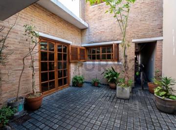 Casa · 247m² · 8 Ambientes · 1 Cochera · Casa en Venta en La Plata de 3 Dorm. Parque San Martin