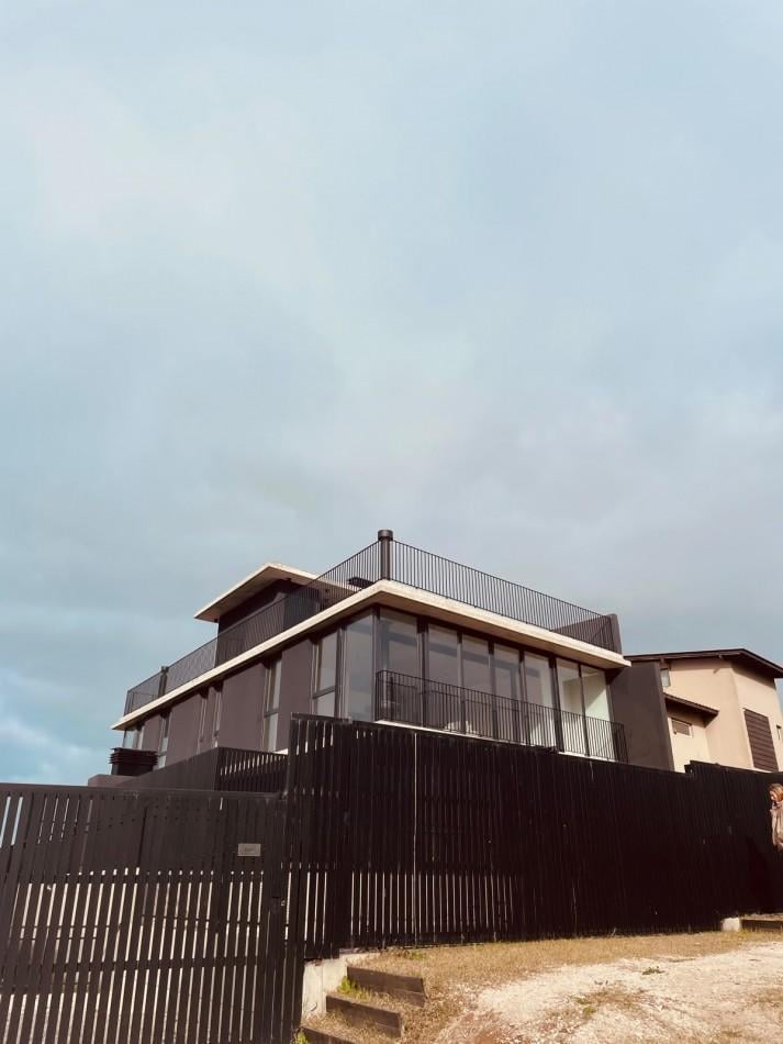 Frente a Luna Roja, exclusivo departamento a estrenar de 120 m² con 2 cocheras