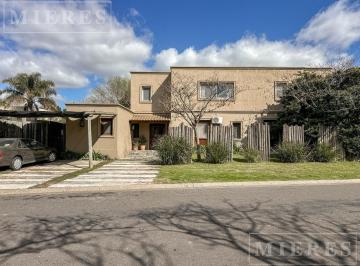 Casa · 230m² · 4 Ambientes · 2 Cocheras · Casa en Venta en Santa Barbara - Lote Interno - Bancalari