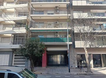 Departamento · 76m² · 4 Ambientes · 1 Cochera · Excelente Semipiso de 4 Amb. con Cochera Descubierta