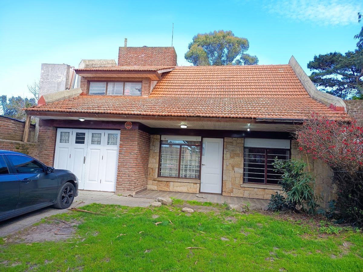 Chalet 5 amb con garage, dependencia y amplio parque, oportunidad en Faro Norte
