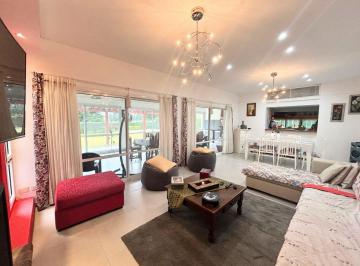 Casa · 363m² · 5 Ambientes · Alquila Casa 6 Amb Amoblado Cañuelas Club de Campo