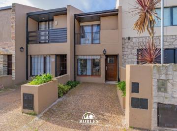 PH · 115m² · 3 Ambientes · PH en El Excelente Entorno del Barrio Los Troncos
