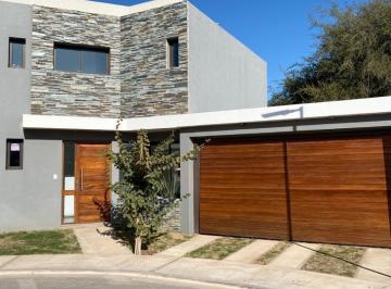 PH · 120m² · 4 Ambientes · 2 Cocheras · Venta Duplex en Housing con Amenities Completas