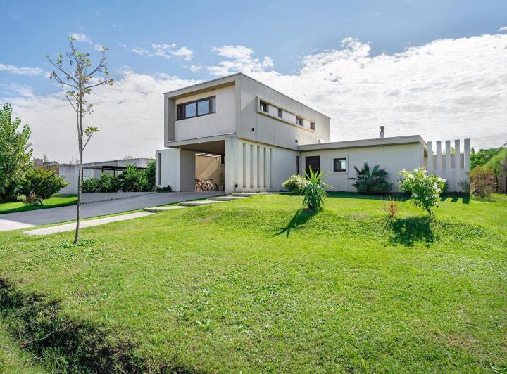 Casa · 168m² · 5 Ambientes · 2 Cocheras