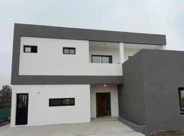 Casa · 230m² · 4 Ambientes · 4 Cocheras · Casa en Venta en Barrio Privado Monet, Campana