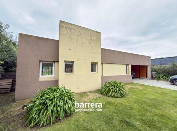 Casa · 140m² · 4 Ambientes · 3 Cocheras · Casa Desarrollada en 1 Planta con Piscina - Arenas del Sur