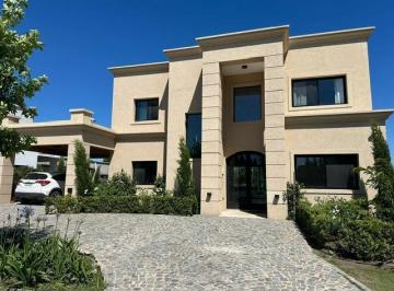Casa · 300m² · 5 Ambientes · 2 Cocheras · Alquiler Temporal Casa Medal Country Club