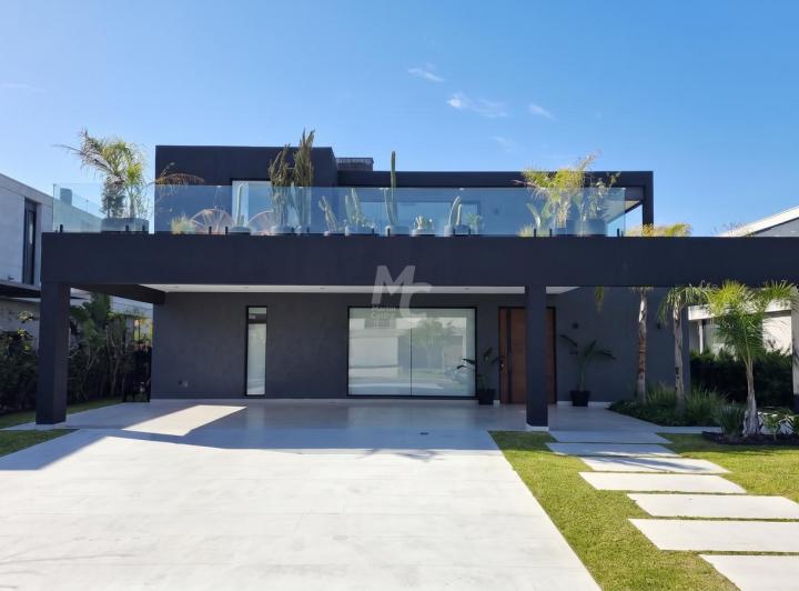 Casa · 450m² · 6 Ambientes · 2 Cocheras