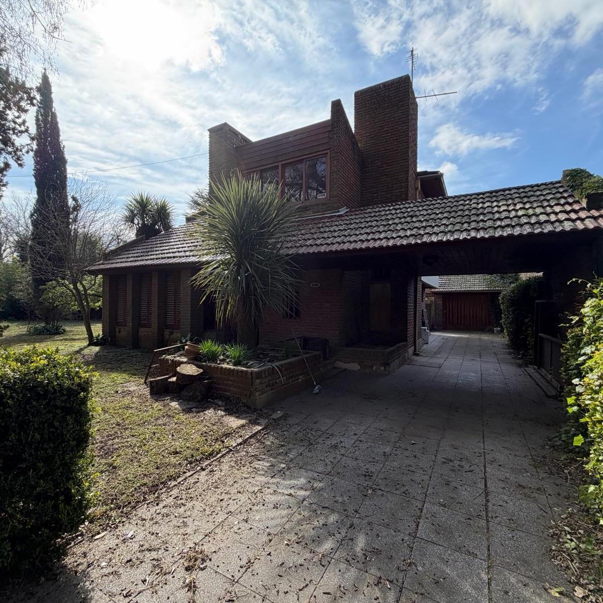 Chalet en El Grosellar, 4 amb, 780m² con quincho y gran parque