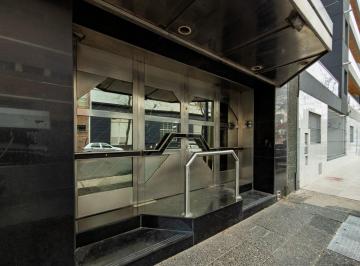 Bodega-Galpón · 2500m² · 3 Ambientes · 3 Cocheras · Venta. Galpon, Oficinas y Vivienda. Barracas.