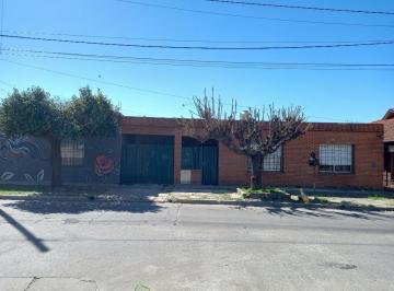 Casa de 4 ambientes, Quilmes · Gran Oportunidad en Esquina: Casa 4 Amb. + Local Comercial