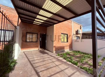 PH · 56m² · 3 Ambientes · 1 Cochera · PH en Venta de 2 Dorm., La Plata, San Carlos.