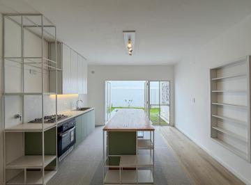 Casa · 80m² · 4 Ambientes · Casa de 2 Dorm. con Jardín, Pileta y Terraza