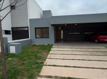 Casa de 3 ambientes, Córdoba · Casa de 180 m² con 2 Dorm. en Alquiler en San Ignacio de Manantiales