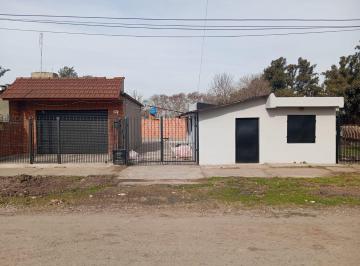 Casa · 104m² · 3 Ambientes · 1 Cochera · Casa y Local Venta Burzaco Fondo Libre