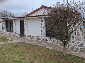 Casa · 99m² · 4 Ambientes · Casa en Venta en Mariano Acosta, Pdo. Merlo.