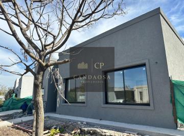 Casa · 146m² · 4 Ambientes · 3 Cocheras · Sgcasa Venta Barrio San Ramiro