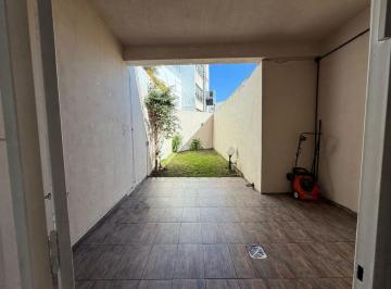 PH de 3 ambientes, Villa Real · PH 3 Amb 2pl - Patio - Lav/jdin - Gje (2) - Comodo/amplio - Tza a Niv/fte y Cfte - Sin Exp