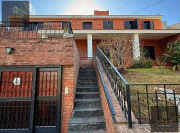 Casa · 333m² · 9 Ambientes · 2 Cocheras · Casa en Venta 4 Dorm. 2 Baños en Urca con Patio y Quincho - Apto Credito!