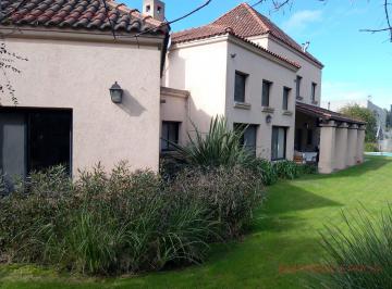 Casa · 260m² · 6 Ambientes · 1 Cochera · Barrio Laguna del Sol - Pacheco