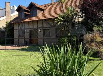 Casa · 140m² · 5 Ambientes · 2 Cocheras · Casa en Venta en Las Praderas de Lujan