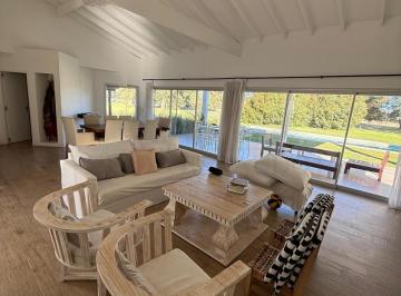 Casa · 178m² · 8 Ambientes · 1 Cochera · Venta - Casa en Las Praderas