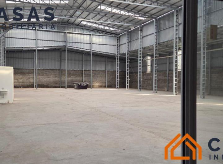 Bodega-Galpón · 1200m² · 3 Ambientes