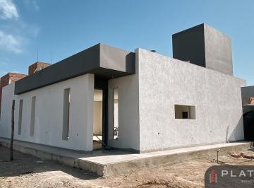 Casa · 96m² · 3 Ambientes · 2 Cocheras · Casa en Venta de 1 Dormitorio con Cochera - Quebrada de Manantiales