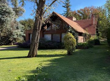 Casa · 158m² · 7 Ambientes · 1 Cochera · Casa en Las Praderas de Lujan
