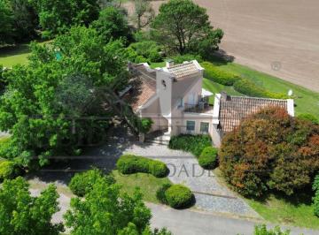 Casa · 250m² · 5 Ambientes · 2 Cocheras · Casa en Las Praderas de Lujan