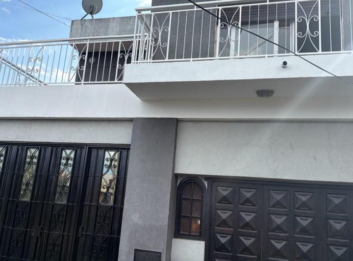 Casa · 177m² · 3 Dormitorios · 2 Cocheras