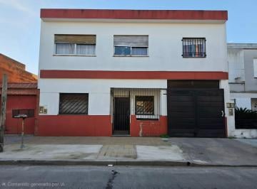 Casa · 303m² · 6 Ambientes · 4 Cocheras · Venta Casa Multifamiliar 6 Amb Caseros Apt Credito