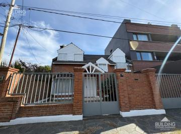 Casa · 6 Ambientes · 1 Cochera · Casa en Alquiler Manuel B Gonnet