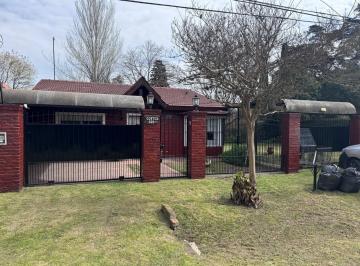 Casa · 100m² · 2 Dormitorios · 2 Cocheras · Hermoso Chalet en Villa Zapiola en Alquiler
