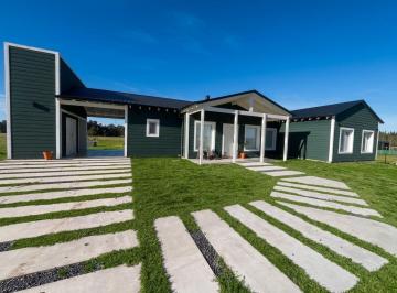 Casa · 170m² · 4 Ambientes · 2 Cocheras · Casa en Alquiler El Mirador Club de Campo